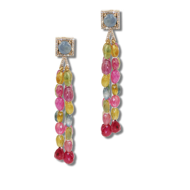 Ohrringe aus Roségold mit Diamanten und farbigen Saphiren.