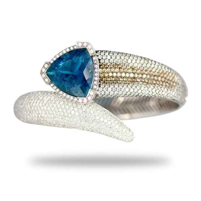 Pulsera "Espuma de Mar" en oro blanco con turmalina azul y diamantes color y blancos