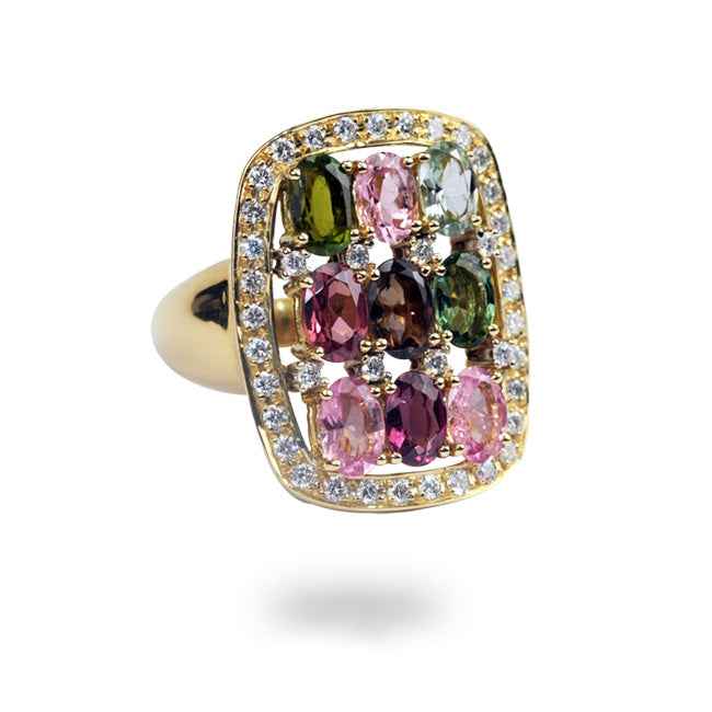 Anillo en oro amarillo con turmalinas y diamantes.