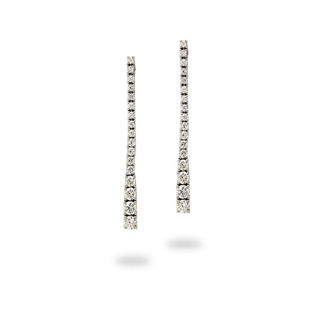Weißgold-Ohrringe mit Diamanttropfen