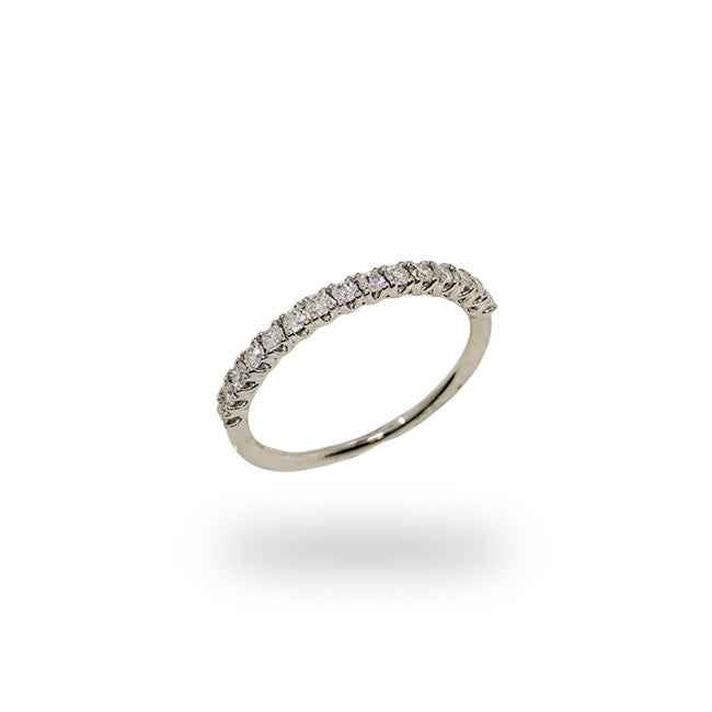 Anillo de compromiso en oro blanco con diamantes