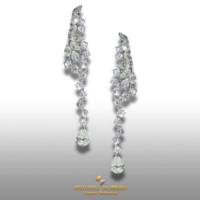 Pendientes en oro blanco largos con diamantes talla pera