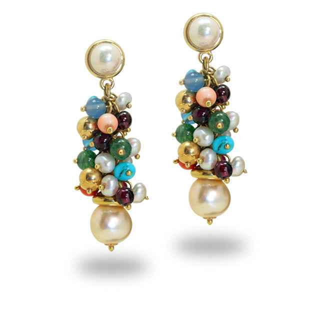 Pendientes en oro amarillo con perlas y colgando ponpon de piedras