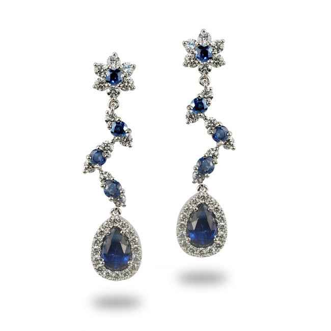 Pendientes en oro blanco rosetones con diamantes y zafiros.