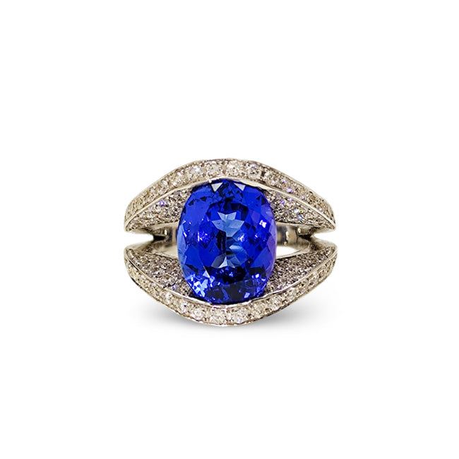 Anillo en oro blanco con tanzanita central y brillantes