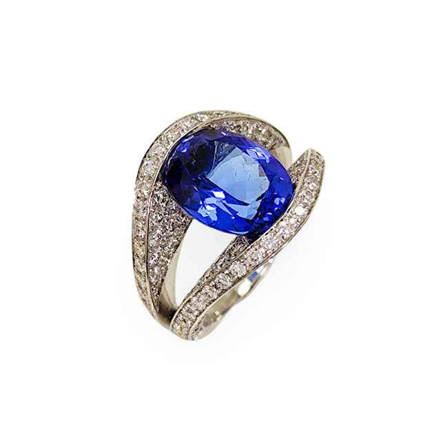 Anillo en oro blanco con tanzanita central y brillantes