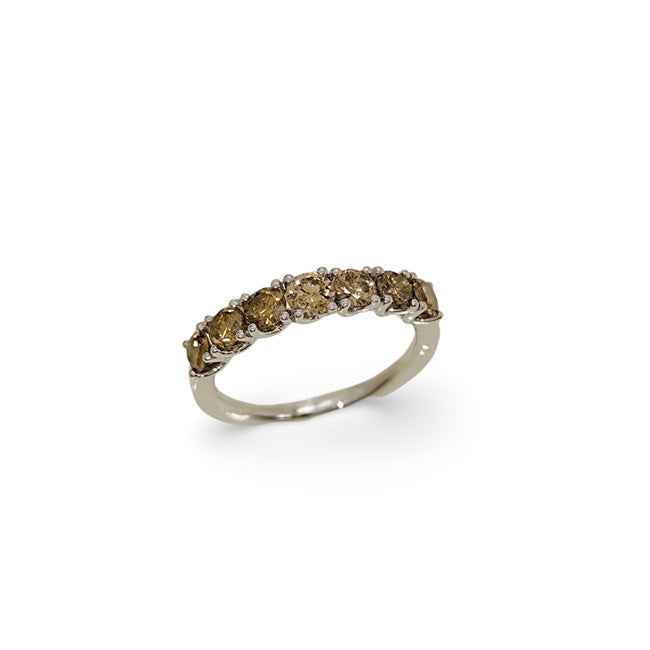 Anillo en oro blanco con diamantes brown