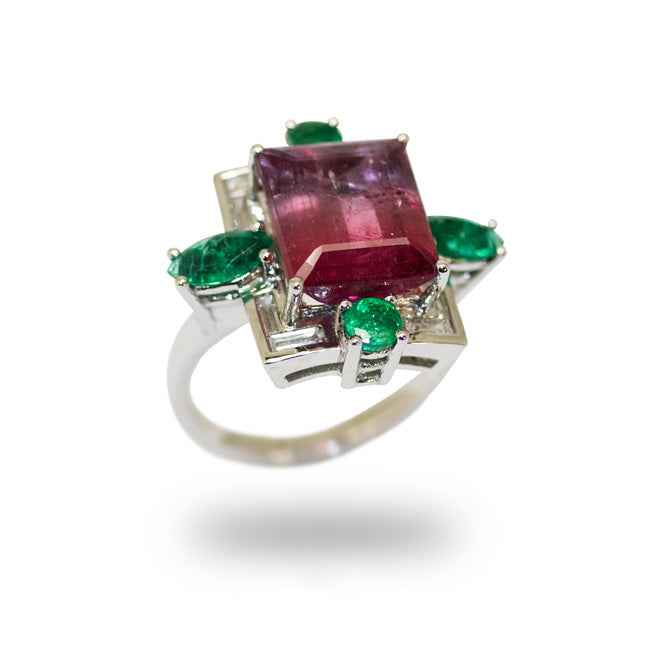 Anillo en oro blanco con turmalina bicolor, esmeraldas y diamantes
