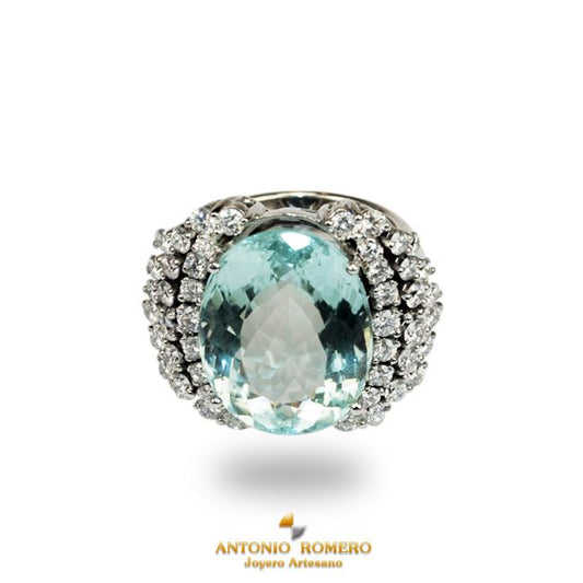 White gold ring with aquamarine and diamonds.