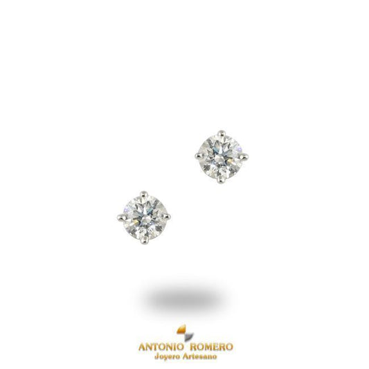 Central diamond stud earrings 0.82 cts.