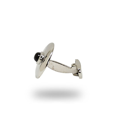 Oval cufflinks in 18 carat white gold with onyx center
