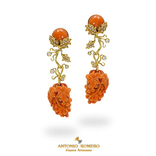 Pendientes en oro amarillo con diamantes y corales