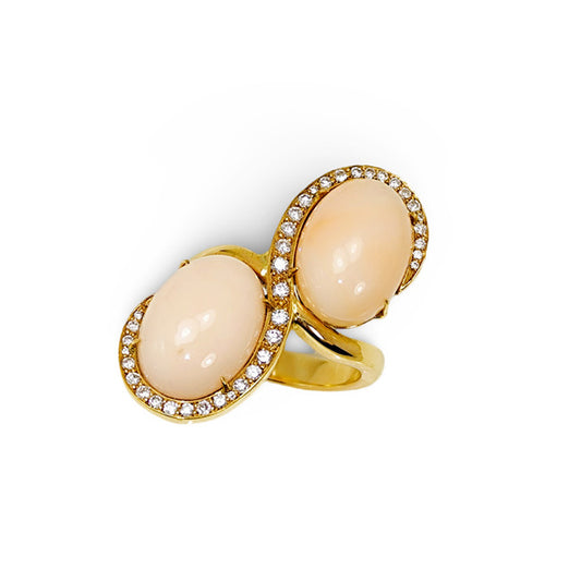 Gelbgoldring mit Korallen und Diamanten