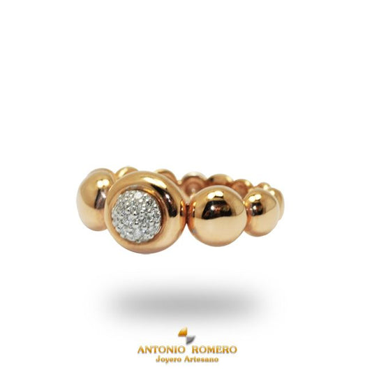 Rose gold ring with diamond center