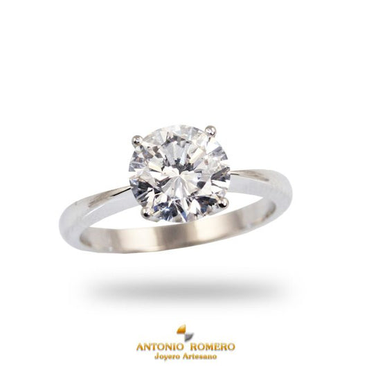 Engagement ring with 0.90 central diamond